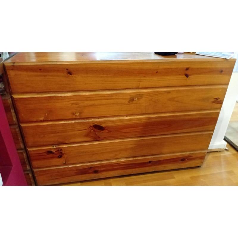 Mostrador de pino macizo barnizado