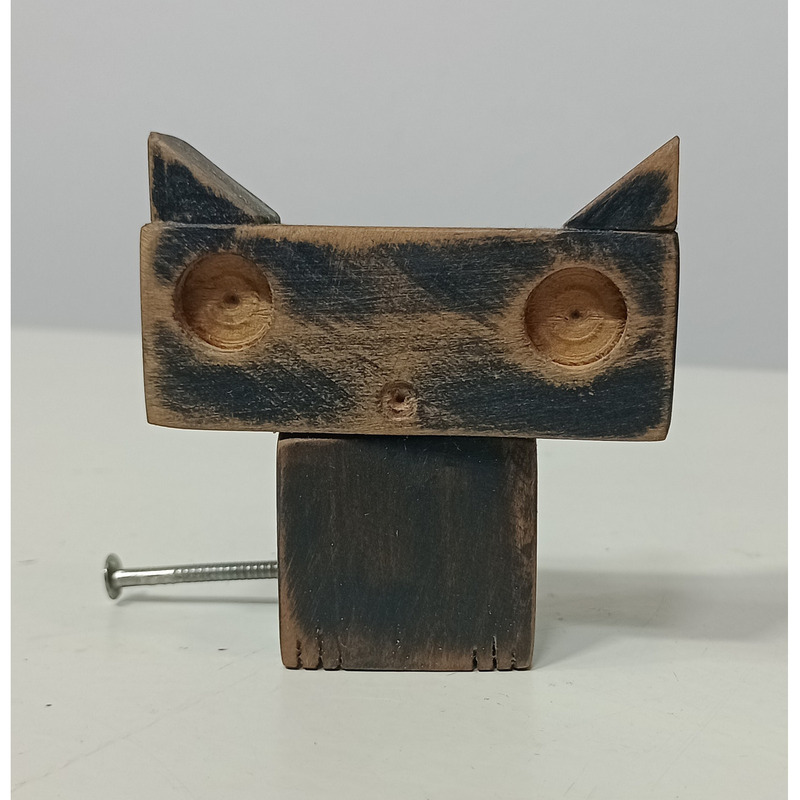 gatos de madera artesanales con materiales reciclados ♻️