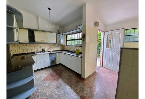 Casa 2 Dormitorios, Amplios Espacios. Barrio Manantiales