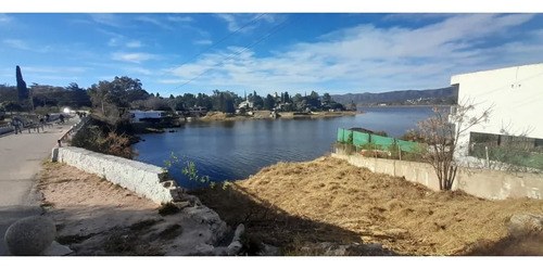 Vendo Gran Terreno Con Bajada Al Lago, Villa Del Lago, Carlos Paz