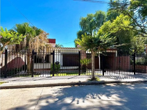 Exclusiva Casa En Venta Barrio Sol Y Lago | Villa Carlos Pazubicad - 3