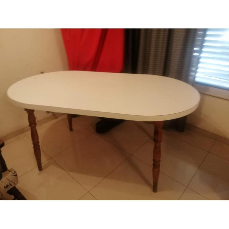 Mesa blanca de fórmica - 3