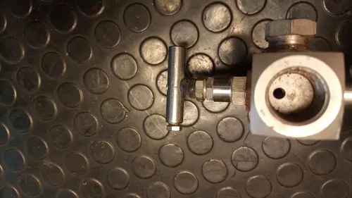 Válvula Integral De Bloqueo Y Purga Casucci 1/2 6000 Psi - 8