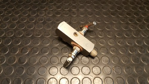 Válvula Integral De Bloqueo Y Purga Casucci 1/2 6000 Psi - 10
