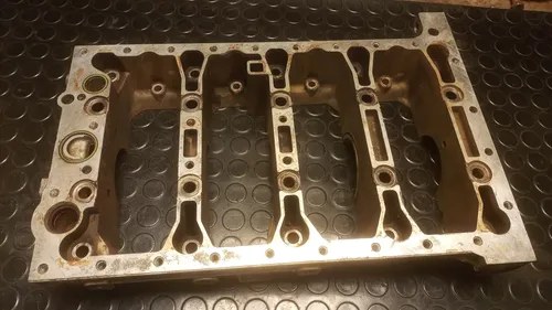 Tapa Bancada Cigüeñal Renault Laguna Motor Volvo - 2