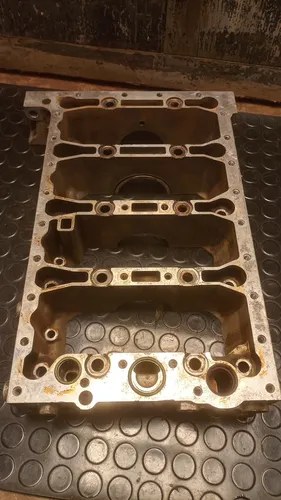 Tapa Bancada Cigüeñal Renault Laguna Motor Volvo - 10