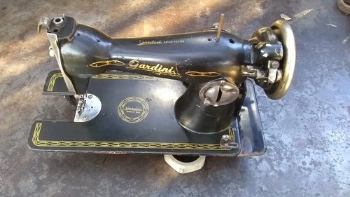 Máquina De Coser Antigua Gardini Con Motor M.a.g.
