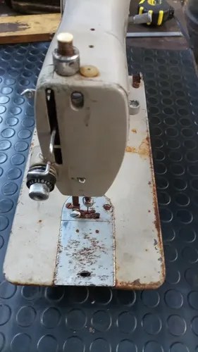 Máquina De Coser Mitsubishi Para Reparar O Repuestos Blanco - 3