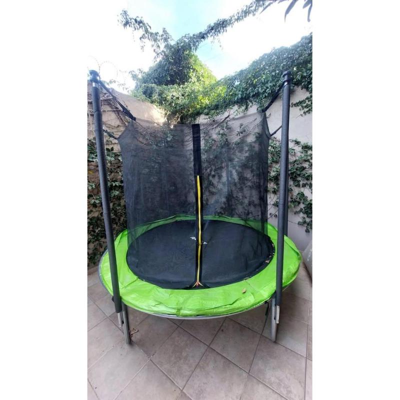 Se vende por mudanza. Cama elástica 244cm.