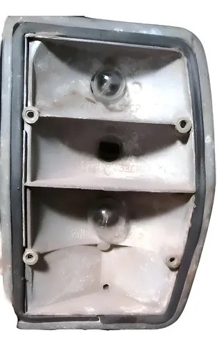 Base De Faro Trasero Derecho Ford Taunus Original
