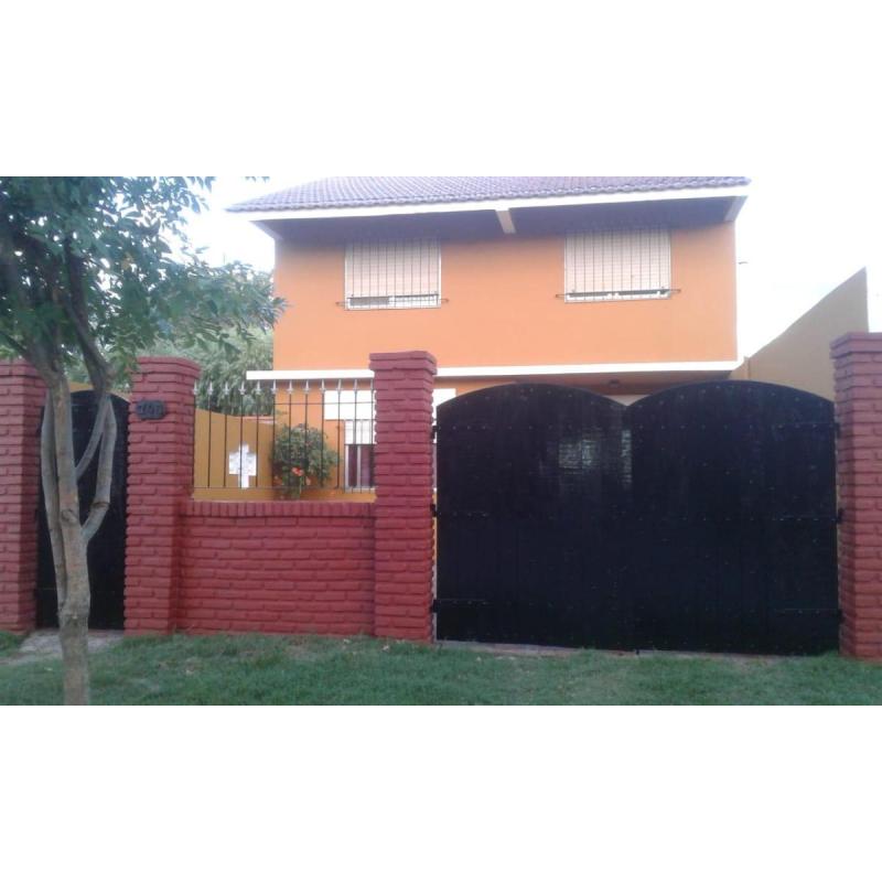 Hermosa Casa en dos plantas, Santa Teresita Bs As ( Partido de la costa)