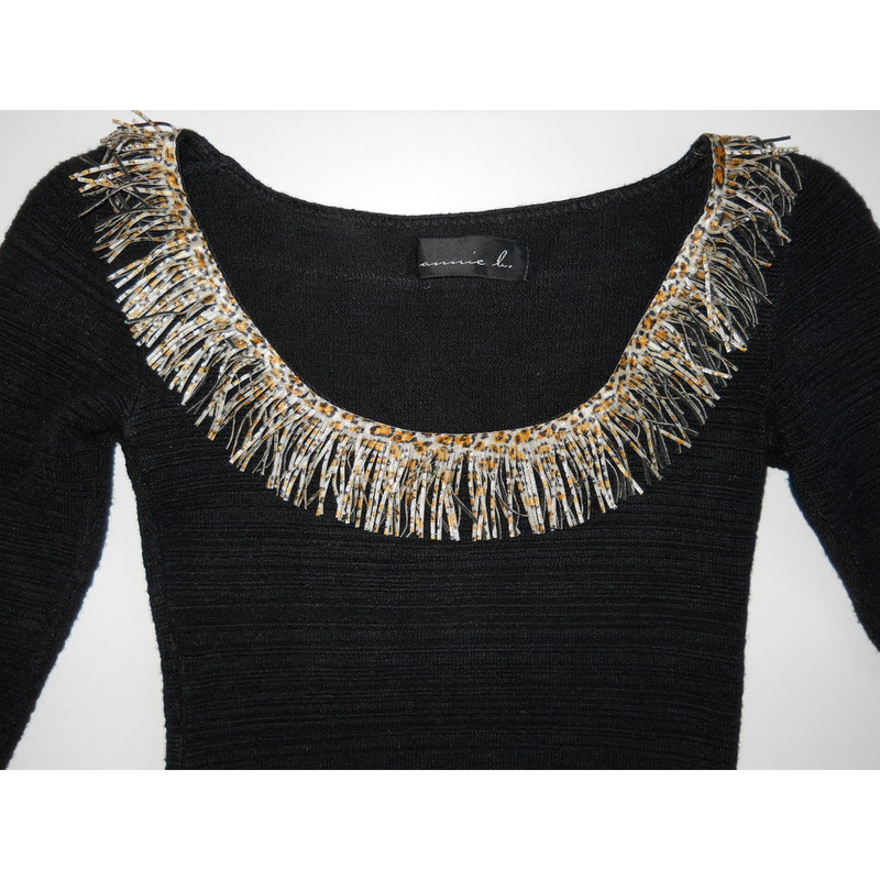 Remera sueter elastizado con flecos - corto a la cintura - top crop impecable