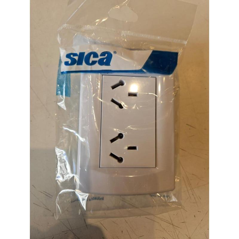 Toma doble Sica Armado completo con bastidor y tapa blanca.