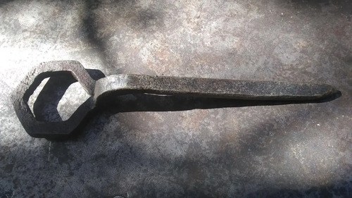Llave Tuercas / Tapa De Eje De Carro Hierro Forjado Antigua - 2