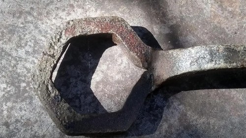 Llave Tuercas / Tapa De Eje De Carro Hierro Forjado Antigua - 3