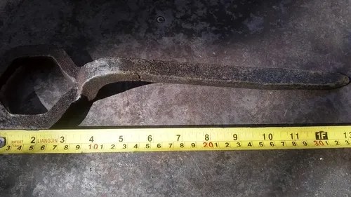 Llave Tuercas / Tapa De Eje De Carro Hierro Forjado Antigua - 4