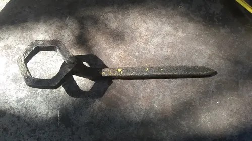 Llave Tuercas / Tapa De Eje De Carro Hierro Forjado Antigua - 7