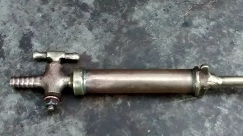 Pico De Fumigar De Bronce Antiguo