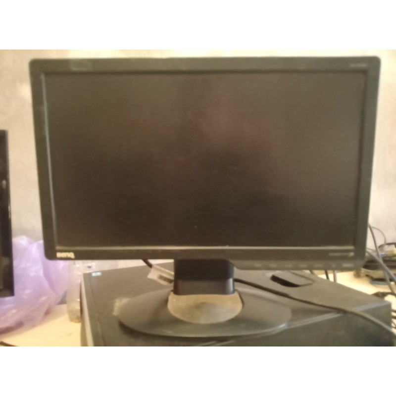 Lote de 70 Monitores LCD de 15 pulgadas.