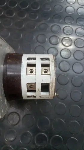 Llave Interruptor Conmutador Vefben 380 V. 45 A. Negro - 2