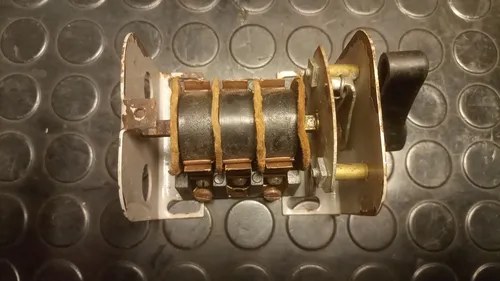 Antiguo Interruptor Trifásico Caja De Chapa Blanco - 8