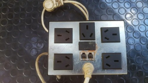Estabilizador De Tensión Para Pc Marca Cmos De 5 Tomas Negro - 2