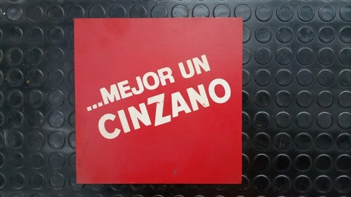 Antiguo Cartelito En Chapadur Pintado Publicidad De Cinzano Cinzano