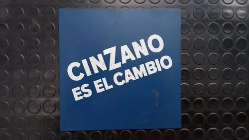 Antiguo Cartelito En Chapadur Pintado De Publicidad Cinzano Cinzano Es El Cambio