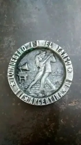 Cenicero De Aluminio Con Imagen En Relieve Plateado Imagen En Relieve (motivo Argentina) - 10