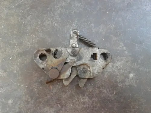 Cerradura Capot Fiat 125 Original - 4