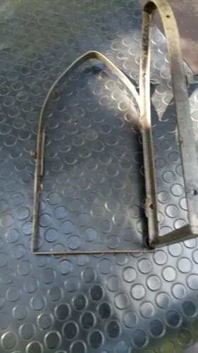 Pequeña Puerta En Hierro Tipo Capilla Con Marco Gris - 3