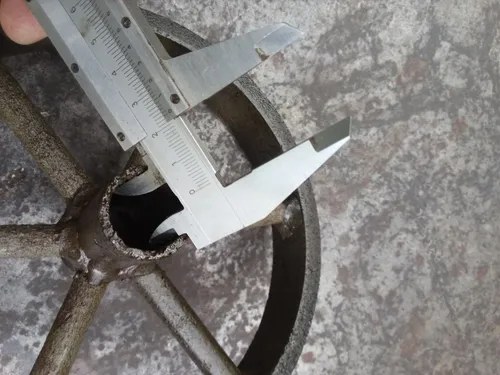 Ruedita De Hierro De 19 Cm. - 9