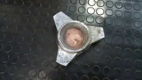 Estrella De 3 Puntas Centro De Llanta Auto Clásico Plateado