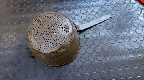 Colador De Chapa Grande Antiguo - 9