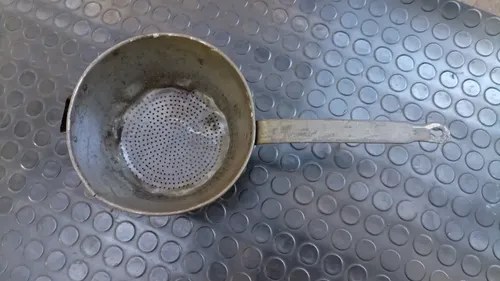 Colador De Chapa Grande Antiguo - 10